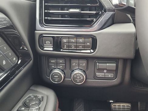 New 2026 GMC Yukon XL AT4 Ultimate AWD/4WD image 19