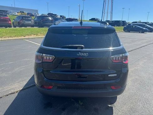 Used 2022 Jeep Compass Latitude w/ Convenience Group FWD image 4