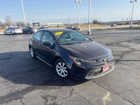 Used 2023 Toyota Corolla LE image 2
