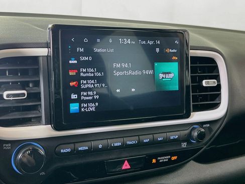 Used 2023 Hyundai Venue Limited image 15