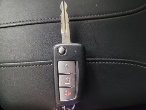 Used 2018 Nissan Rogue S image 32