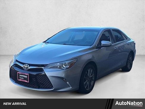Used 2016 Toyota Camry SE image 1