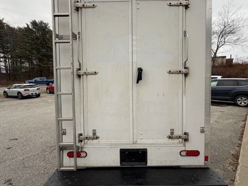 Used 2017 Chevrolet Express 3500 image 5