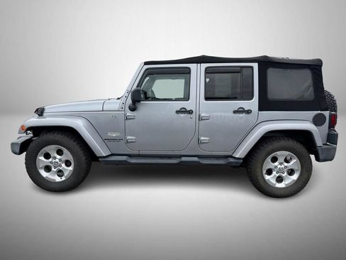 Used 2013 Jeep Wrangler Unlimited Sahara w/ Connectivity Group AWD/4WD image 6