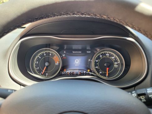 Used 2022 Jeep Cherokee Trailhawk AWD/4WD image 24