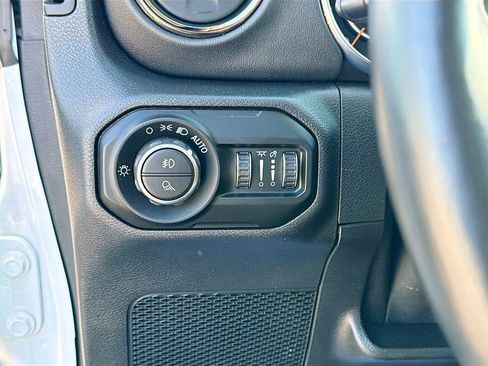 Used 2021 Jeep Gladiator Overland AWD/4WD image 10
