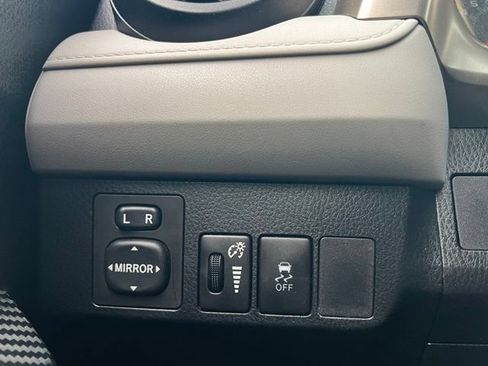 Used 2015 Toyota RAV4 LE FWD image 21