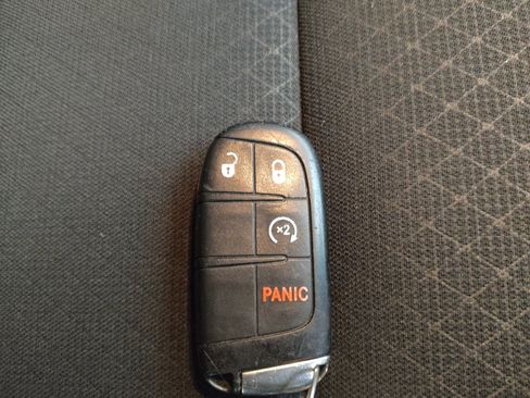 Used 2018 Jeep Grand Cherokee Laredo AWD/4WD image 32