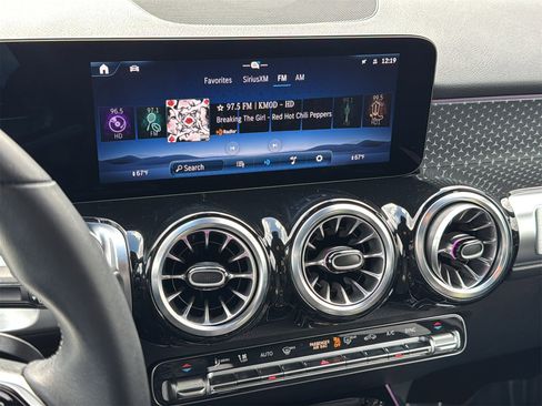 Certified 2025 Mercedes-Benz GLB 250 image 17