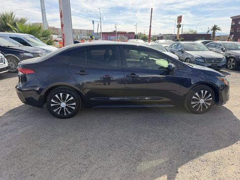 Used 2021 Toyota Corolla LE w/ Carpet Mat Package (TMS) image 4