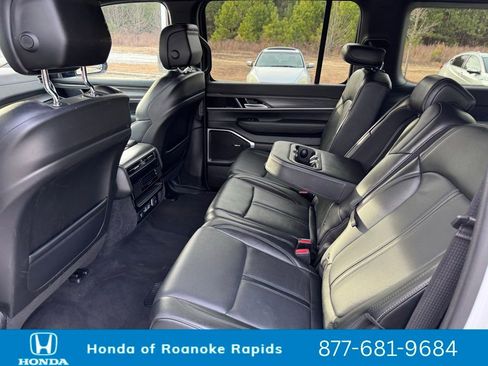 Used 2024 Jeep Wagoneer L Series II image 33