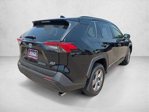 Used 2025 Toyota RAV4 XLE AWD/4WD image 5