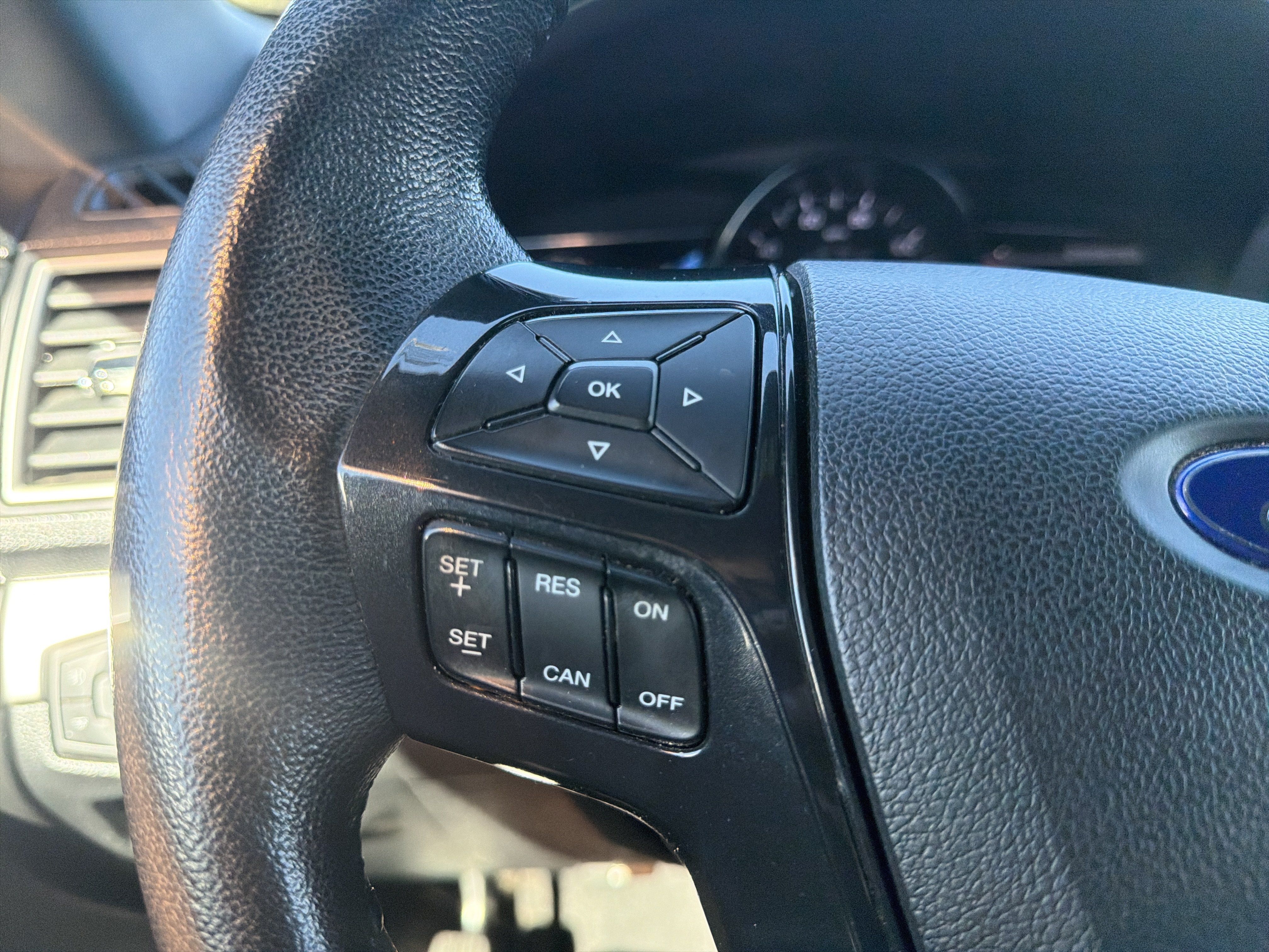 Used 2017 Ford Explorer XLT w/ Equipment Group 201A AWD/4WD image 19