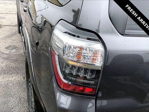 Used 2021 Toyota 4Runner SR5 Premium w/ Moonroof Package AWD/4WD image 23