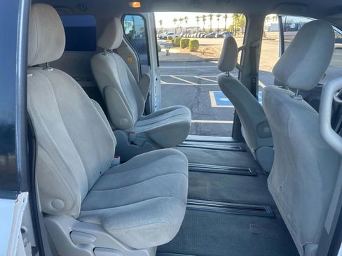 Used 2013 Toyota Sienna L image 18