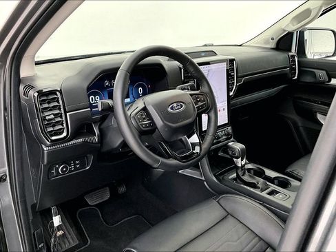 Used 2025 Ford Ranger Lariat w/ Trailer Tow Package image 18