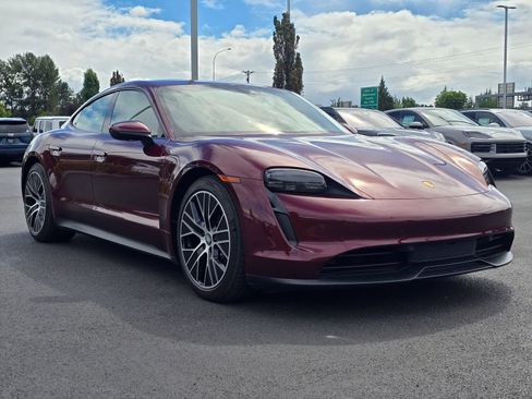 Used 2022 Porsche Taycan RWD image 7