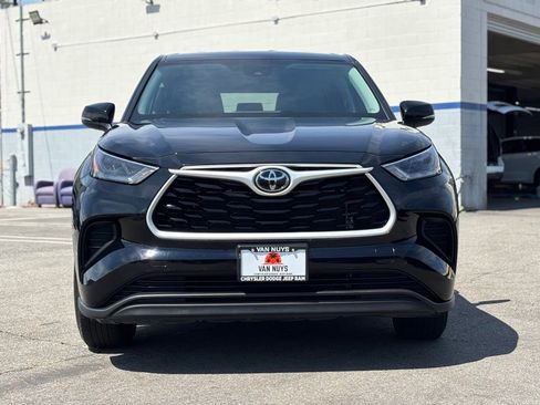 Used 2023 Toyota Highlander L FWD image 7