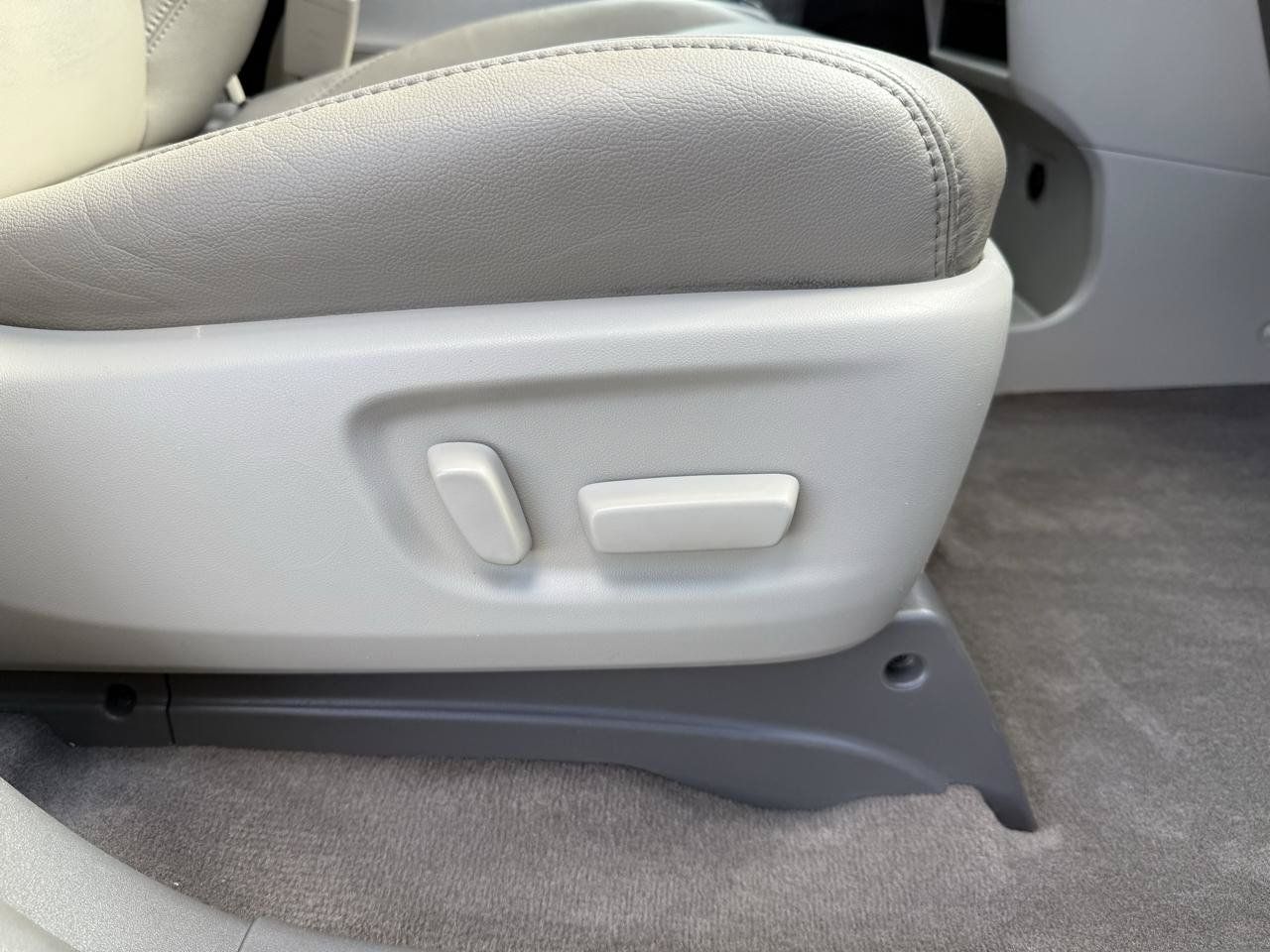 Used 2018 Toyota Sienna XLE w/ XLE Navigation Package FWD image 22