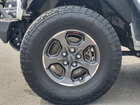 Used 2020 Jeep Gladiator Rubicon w/ Cold Weather Group AWD/4WD image 10