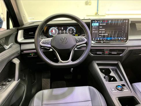 New 2026 Volkswagen Tiguan SE image 15