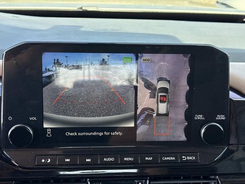 Used 2024 Nissan Pathfinder Platinum w/ Black Appearance Package image 24