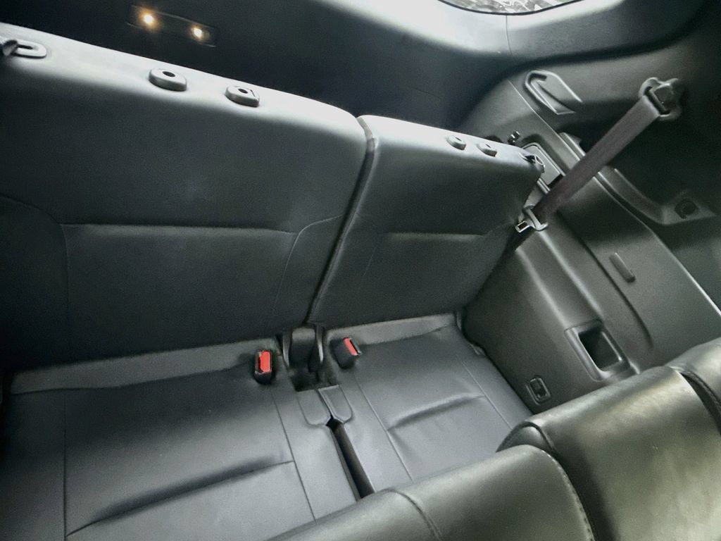 Used 2025 Mitsubishi Outlander SE FWD image 30