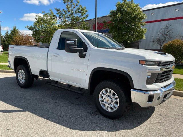 Used 2026 Chevrolet Silverado 3500 LT AWD/4WD image 2