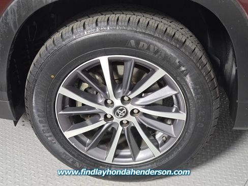 Used 2017 Toyota Highlander XLE image 9