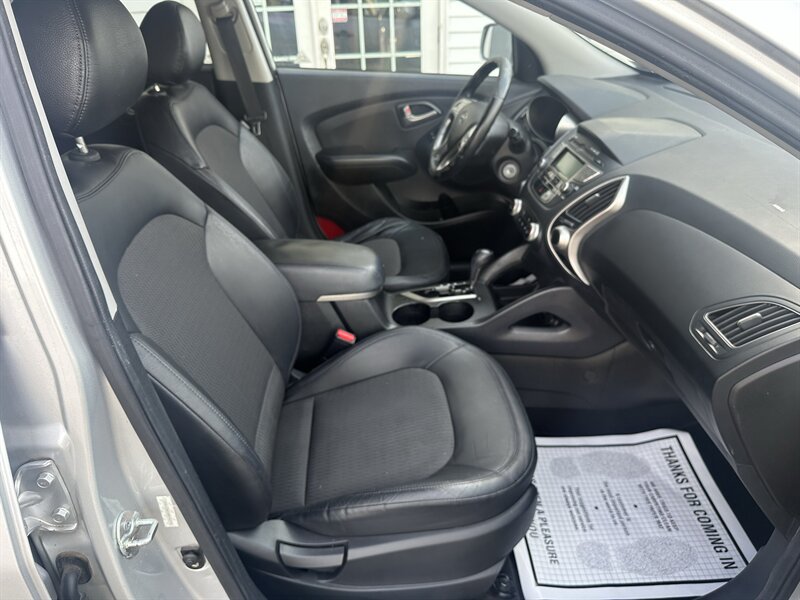 Used 2011 Hyundai Tucson GLS FWD image 13