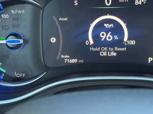 Used 2023 Chrysler Pacifica Touring-L FWD image 23