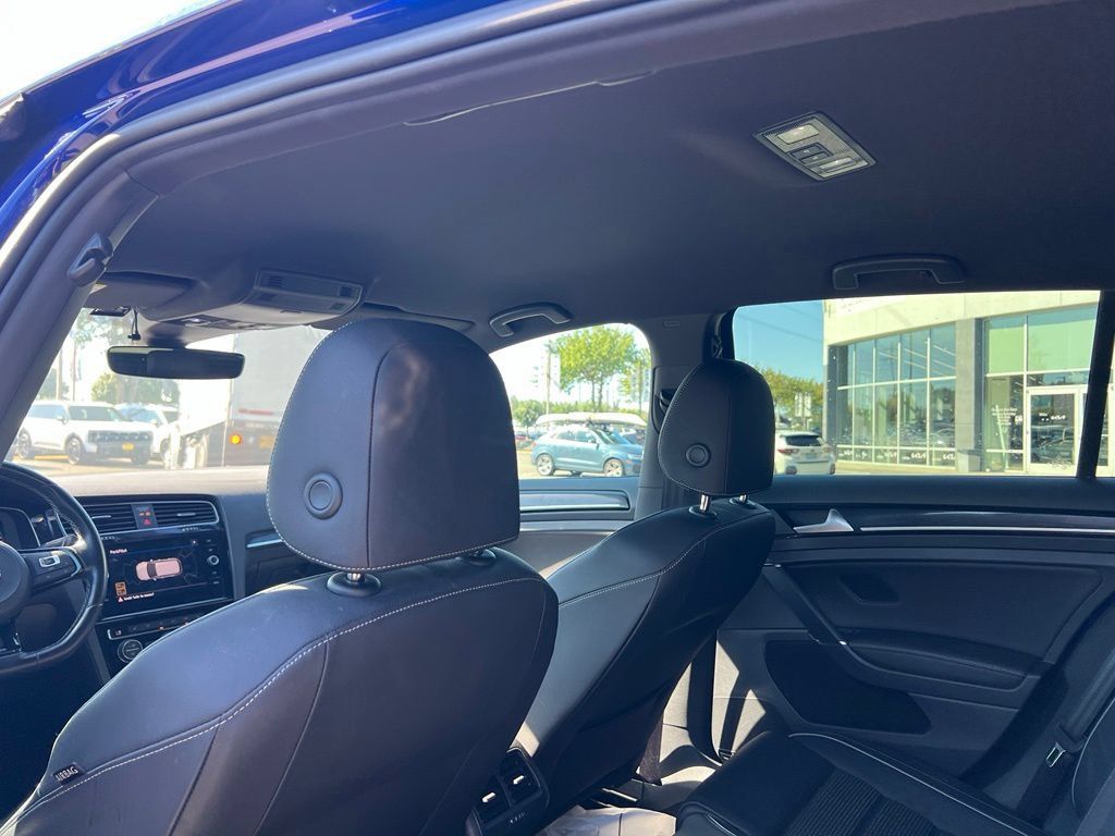 Used 2019 Volkswagen Golf R 4-Door AWD/4WD image 11