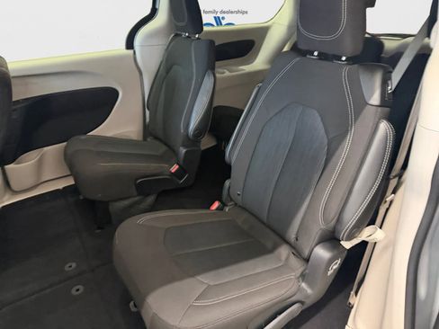 Used 2023 Chrysler Voyager LX image 14