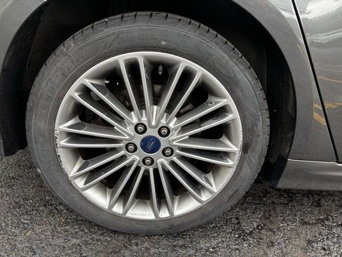 Used 2017 Ford Fusion SE w/ Fusion SE Technology Package FWD image 9