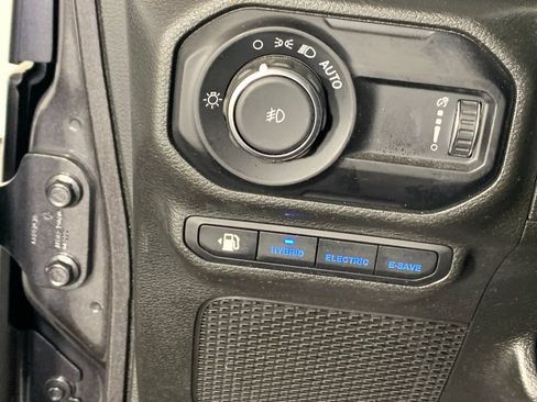 Used 2023 Jeep Wrangler Unlimited Sahara w/ Cold Weather Group AWD/4WD image 16