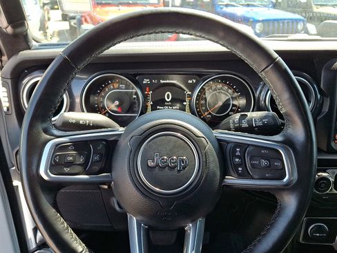 Used 2022 Jeep Wrangler Unlimited Sahara AWD/4WD image 20