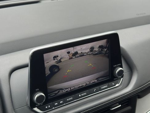 Used 2025 Nissan Rogue SV image 25