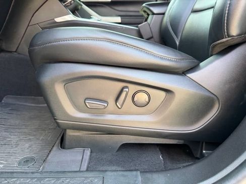 Used 2023 Ford Explorer XLT w/ Equipment Group 202A RWD image 10