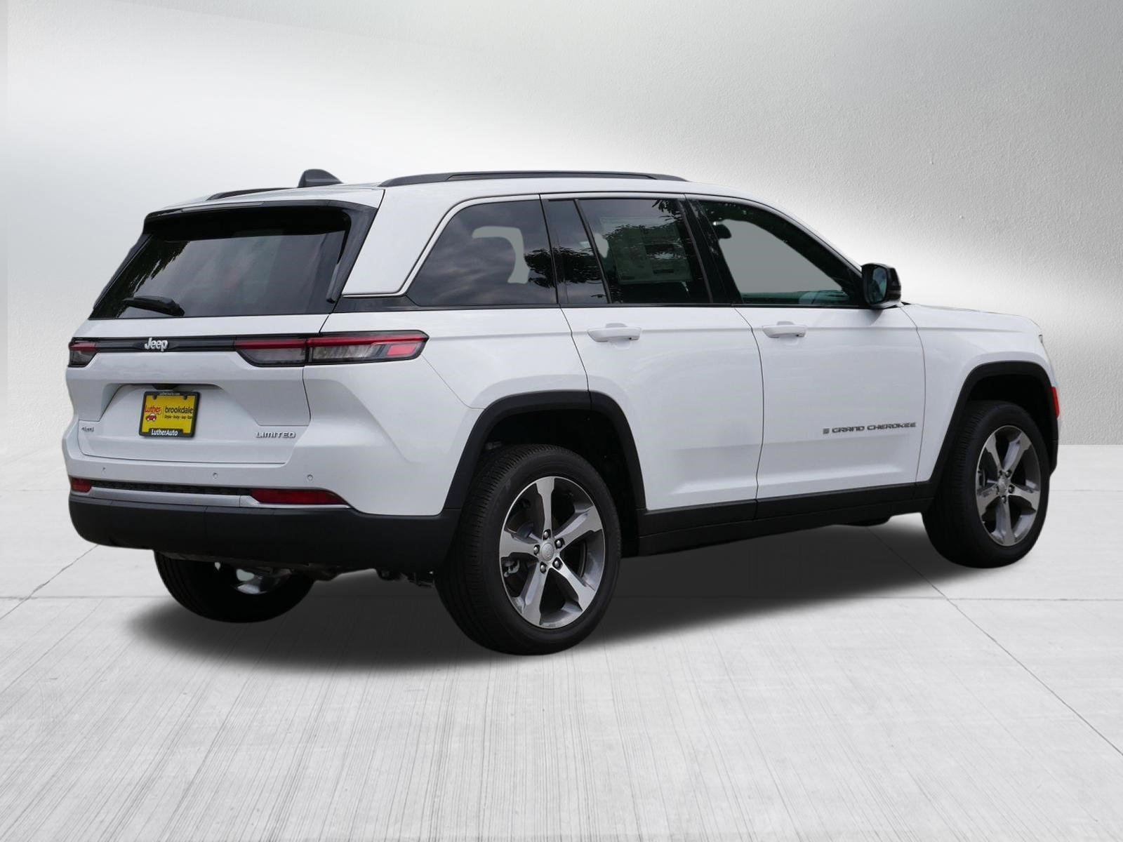 New 2026 Jeep Grand Cherokee Limited w/ Trailer Tow Package AWD/4WD image 7