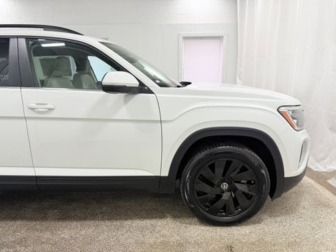 Used 2025 Volkswagen Atlas SE w/ Black Wheel Package image 8