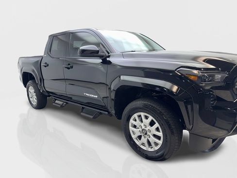 Used 2026 Toyota Tacoma SR5 AWD/4WD image 12