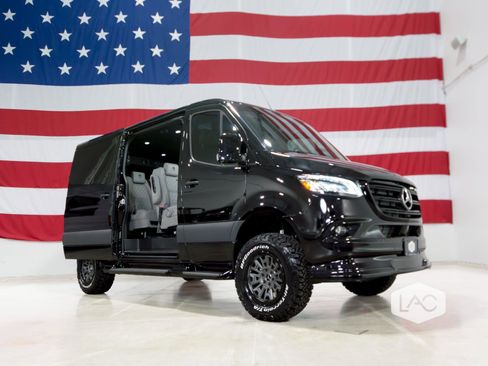 Used 2025 Mercedes-Benz Sprinter 2500 image 2