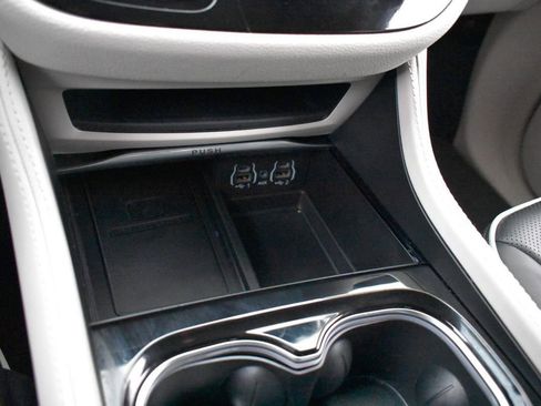 Used 2024 Chrysler Pacifica Limited image 20