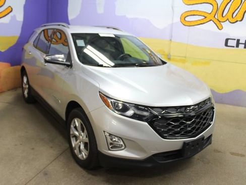 Used 2019 Chevrolet Equinox Premier AWD/4WD image 2