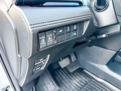 Used 2023 Honda Odyssey Touring image 16