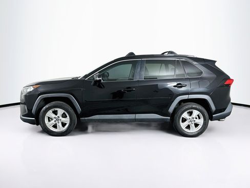 Used 2020 Toyota RAV4 XLE w/ Convenience Package FWD image 4