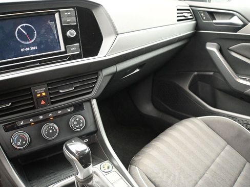 Used 2024 Volkswagen Jetta Sport image 4