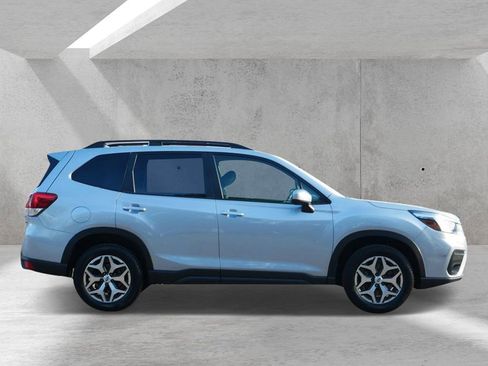 Used 2020 Subaru Forester Premium image 2