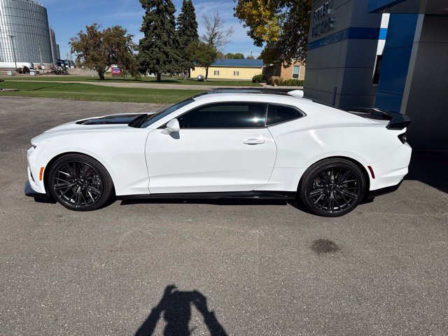Used 2021 Chevrolet Camaro ZL1 RWD image 2
