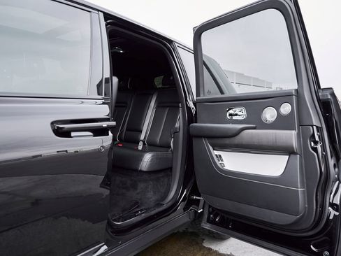 Used 2019 Rolls-Royce Cullinan AWD/4WD image 30